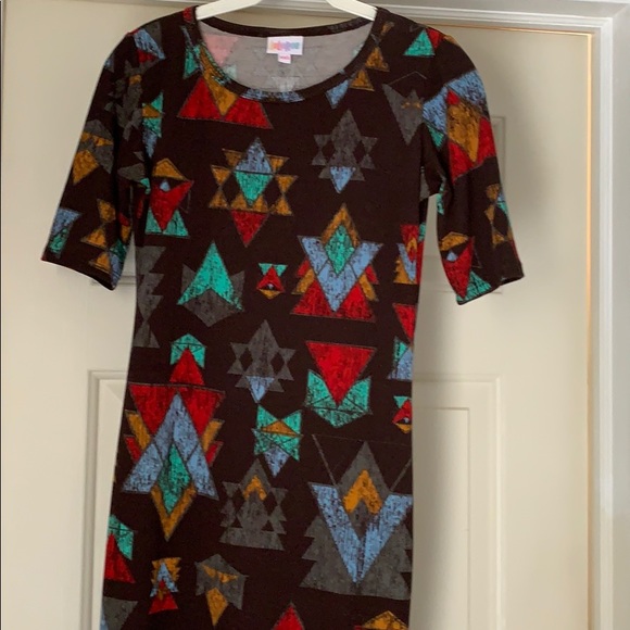 Form fitting knee length dress 1/2 length sleeves - Picture 4 of 4